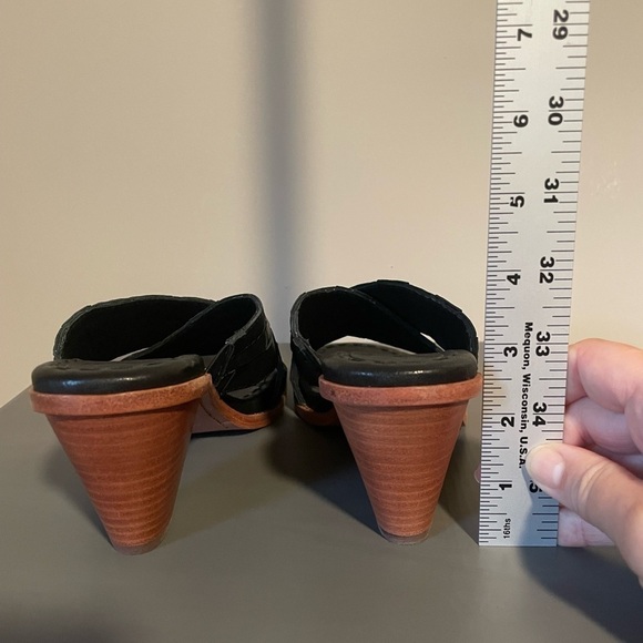 Frye Estelle Woven crisscross sandal size 6, Black level with block heel - Picture 6 of 11